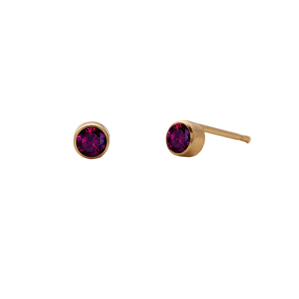 Round birthstone stud earrings from Savaé Design